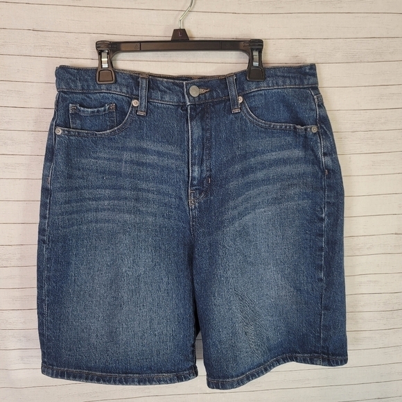 BANANA REPUBLIC 8INCH HIGH RISE GIRLFRIEND SHORTS IN DARK WASH, SZ 29 - Picture 1 of 9